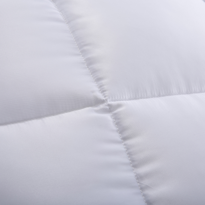 Silky skin-friendly quilt