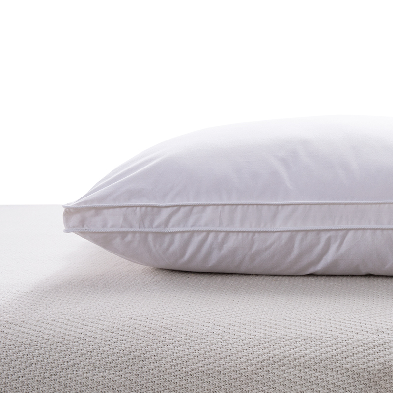 Three-dimensional edge down pillow