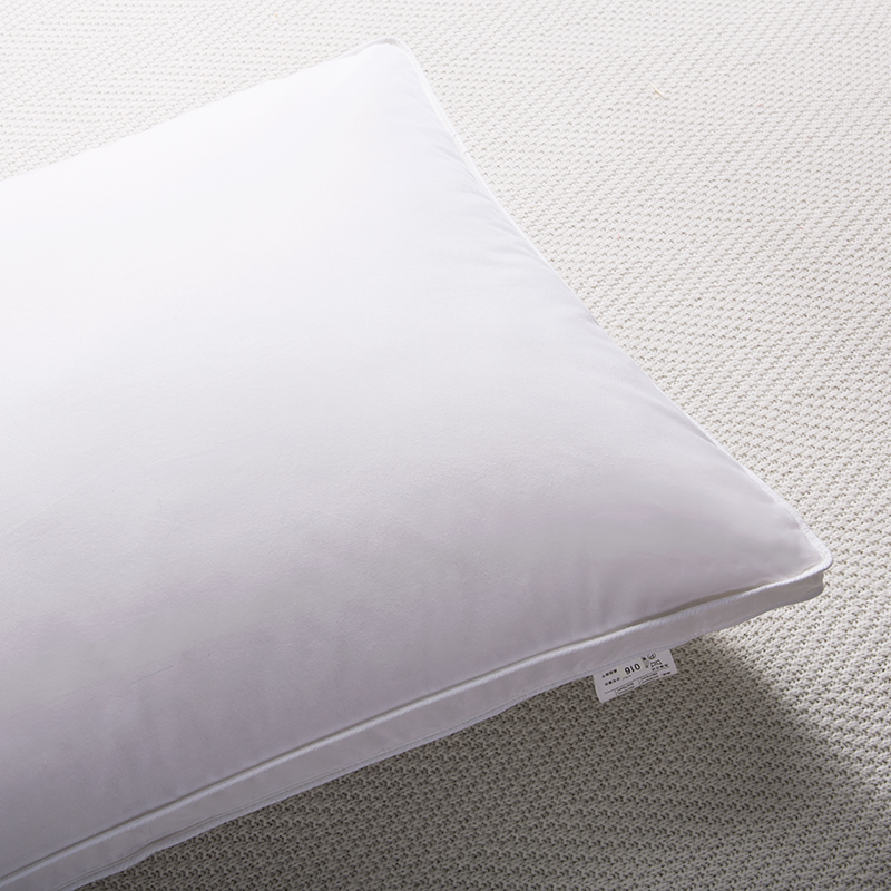 Three-dimensional edge down pillow